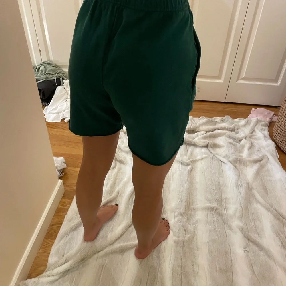 boys lie green sweatshorts - Picture 4 of 4